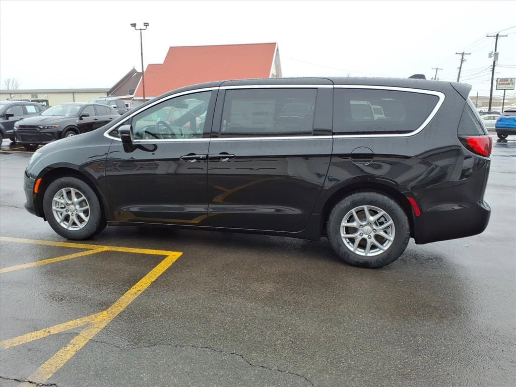 New 2026 Chrysler Voyager LX image 8