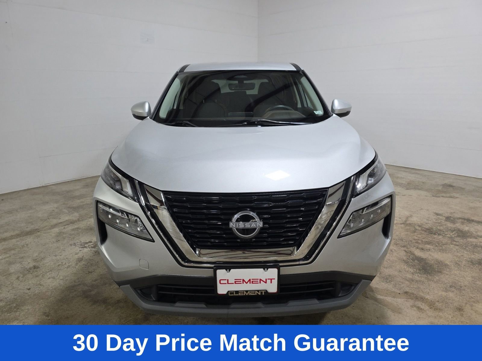 Used 2022 Nissan Rogue SV image 2