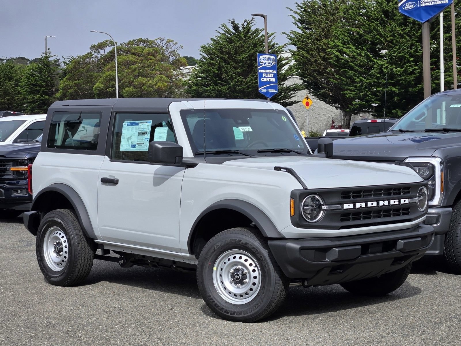 New 2026 Ford Bronco 2-Door AWD/4WD image 2