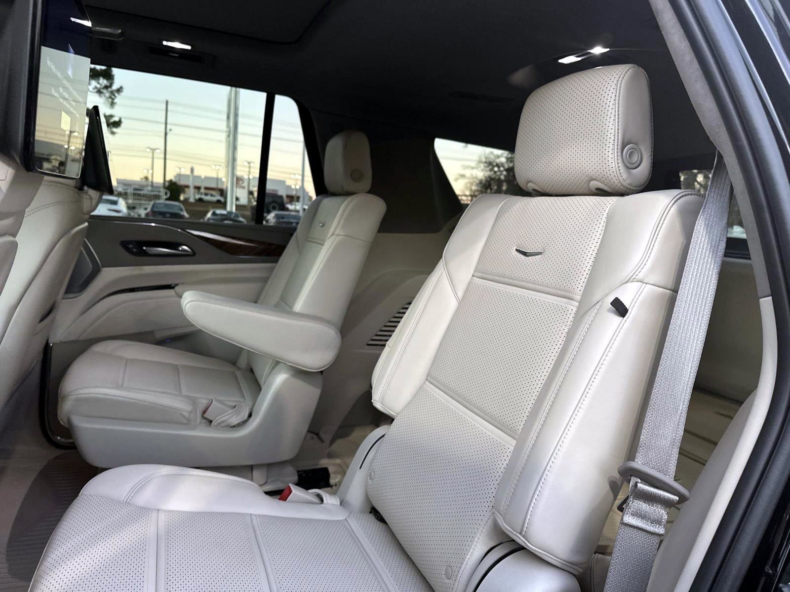 Used 2024 Cadillac Escalade Premium Luxury Platinum image 14
