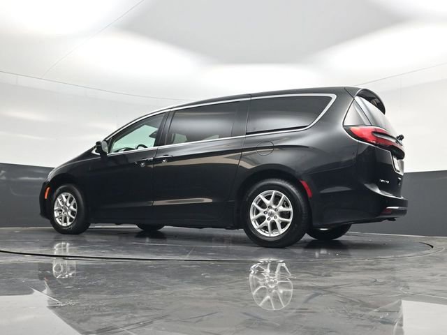 Used 2023 Chrysler Pacifica Touring-L image 51