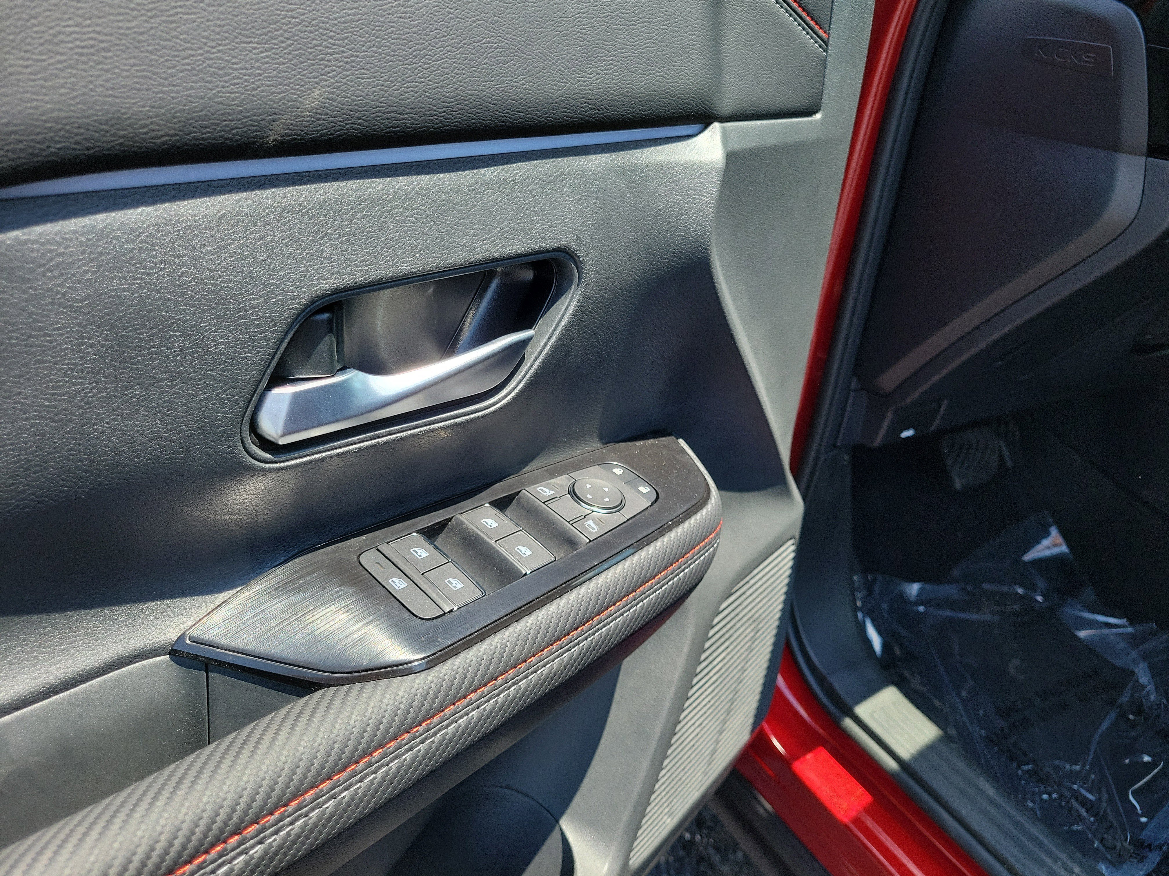 New 2026 Nissan Kicks SR AWD/4WD image 18