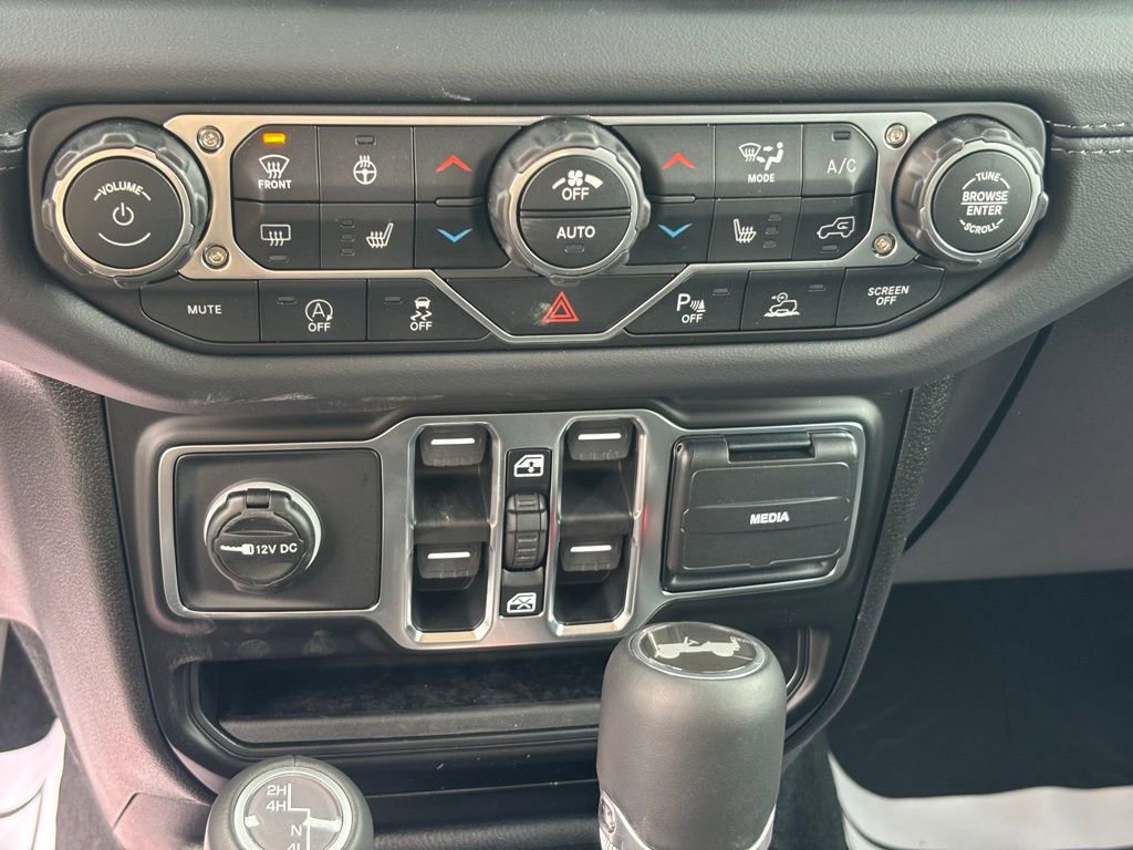 New 2026 Jeep Wrangler Unlimited Sahara AWD/4WD image 18