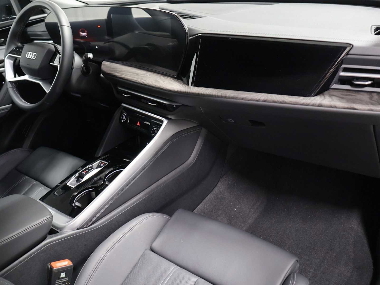 Certified 2025 Audi Q5 Prestige AWD/4WD image 6