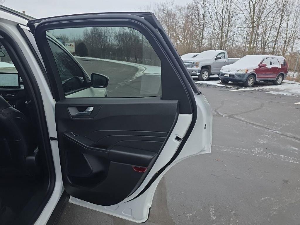 Used 2024 Ford Escape SE image 38