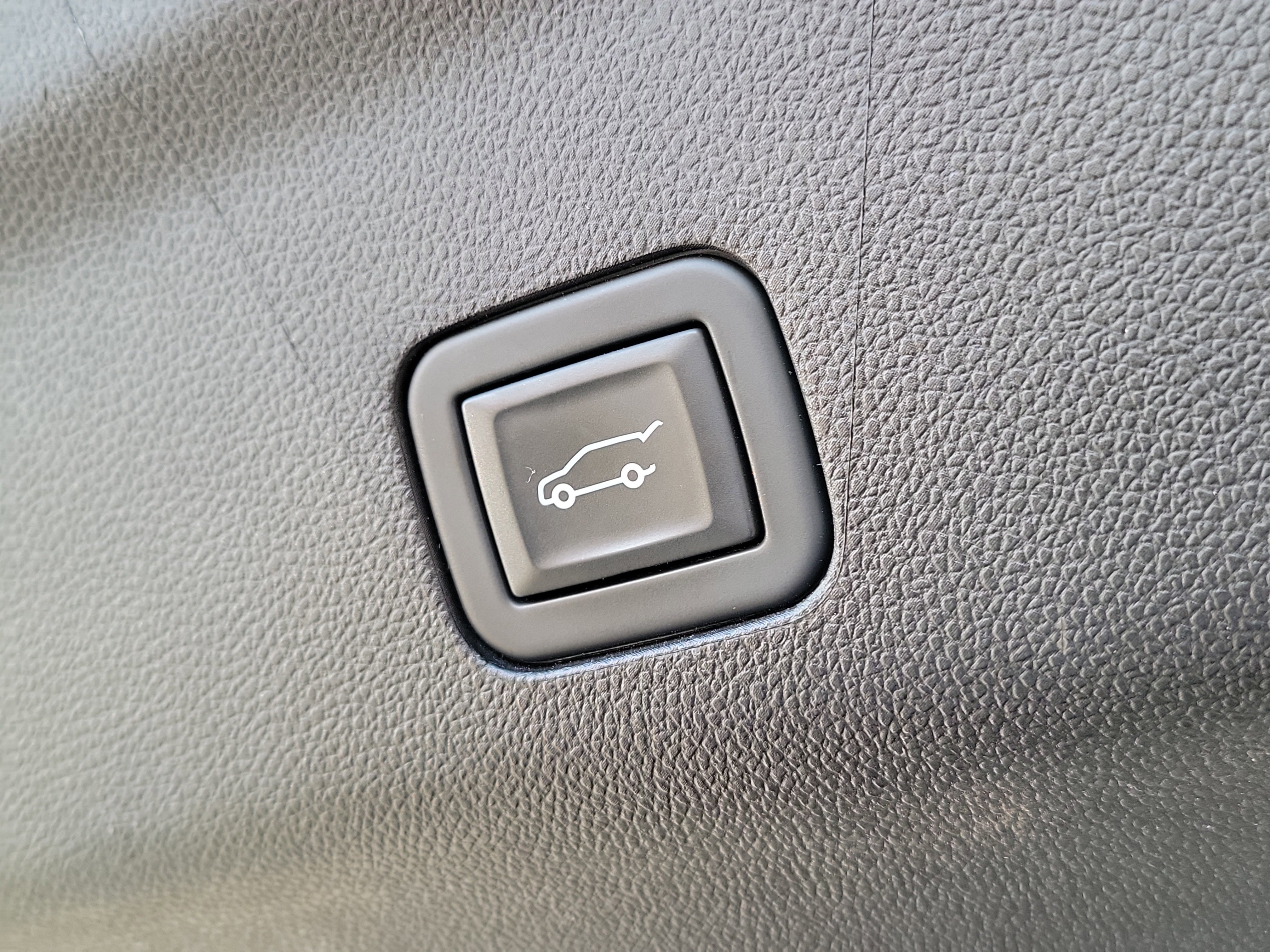 Used 2023 GMC Yukon Denali Ultimate image 9