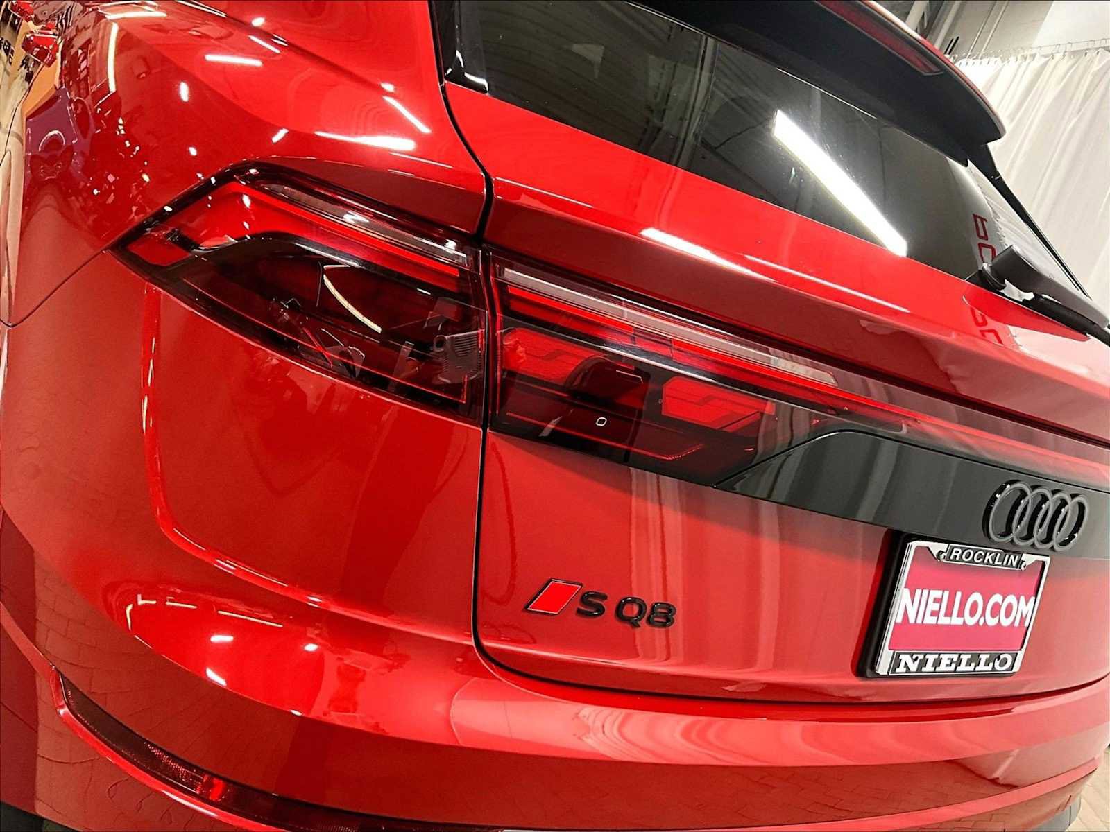 Used 2024 Audi SQ8 Prestige image 34