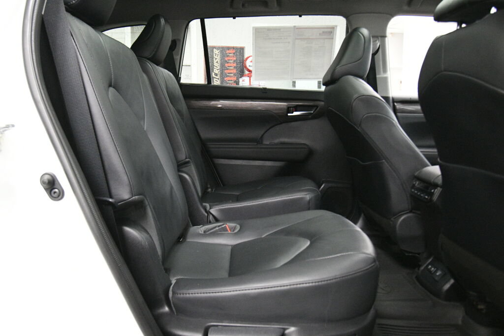 Used 2021 Toyota Highlander Platinum AWD/4WD image 28