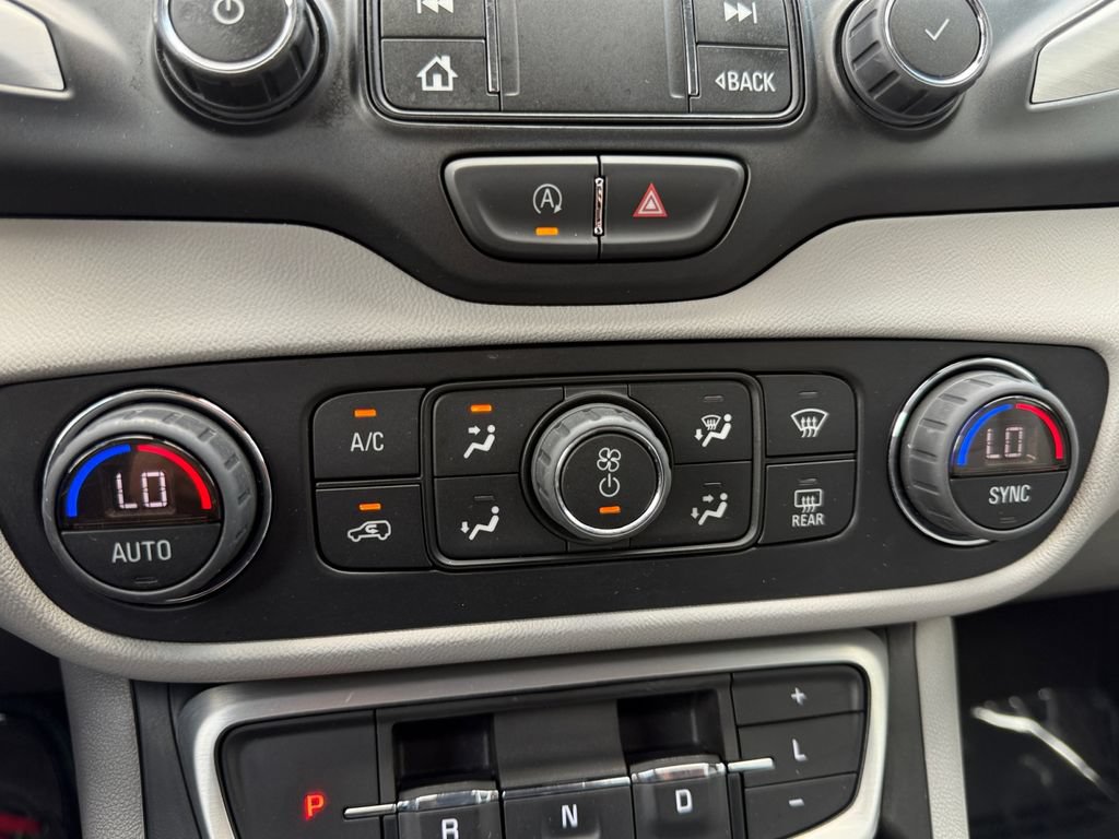 Used 2022 GMC Terrain SLT AWD/4WD image 16