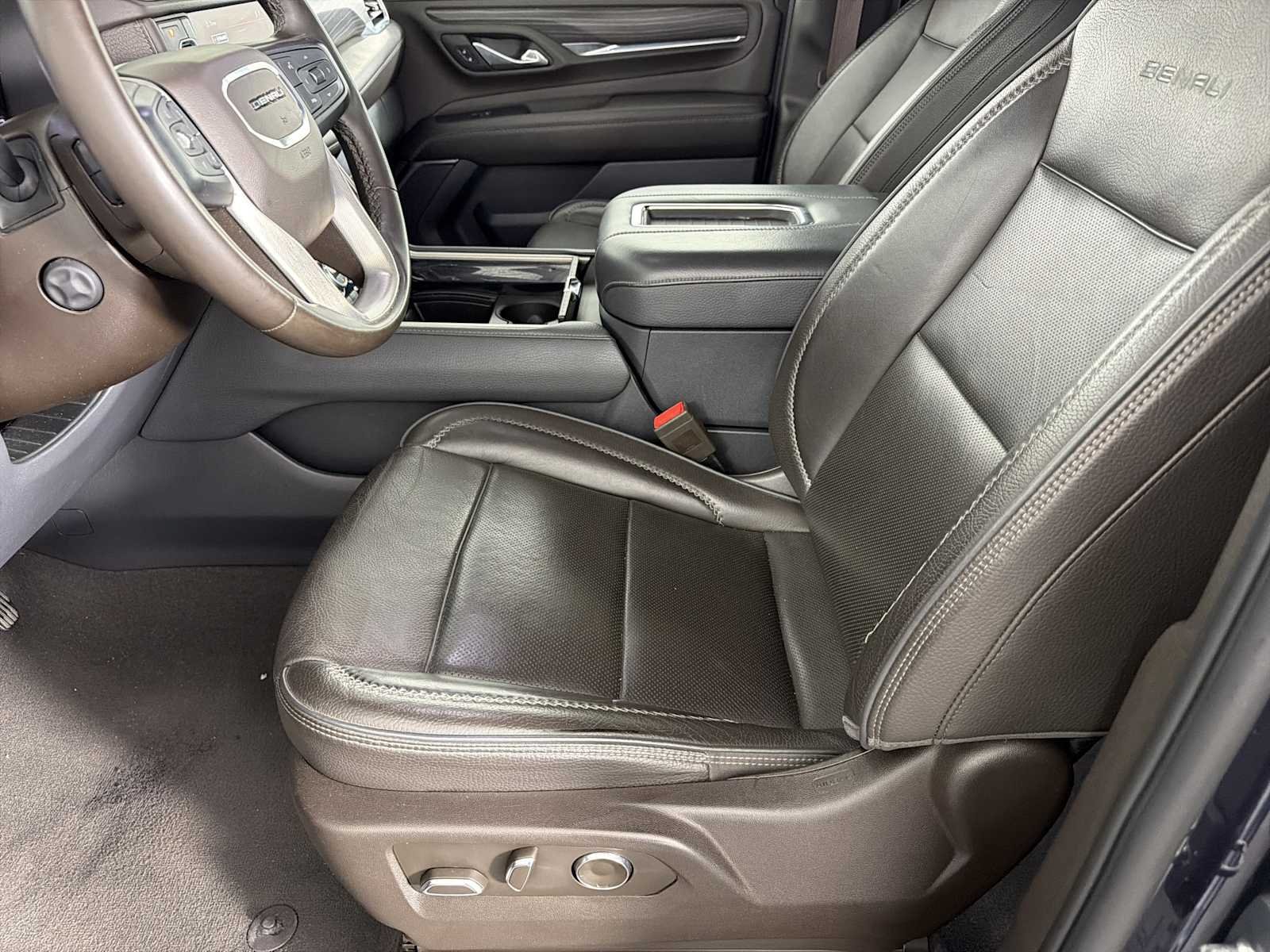 Used 2023 GMC Yukon Denali AWD/4WD image 7