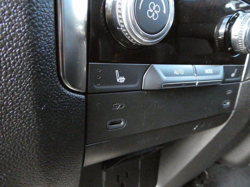 Certified 2025 GMC Yukon Denali image 40