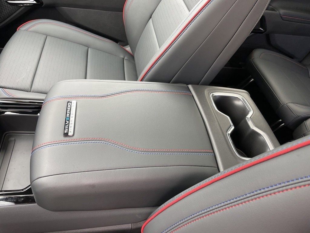 New 2024 Chevrolet Silverado EV RST image 39