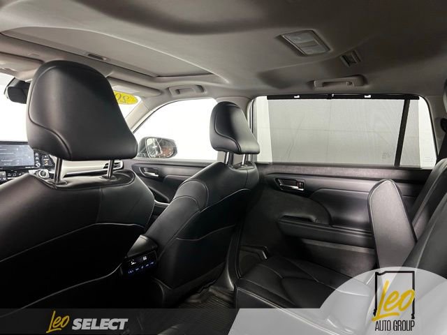 Used 2022 Toyota Highlander XLE image 24