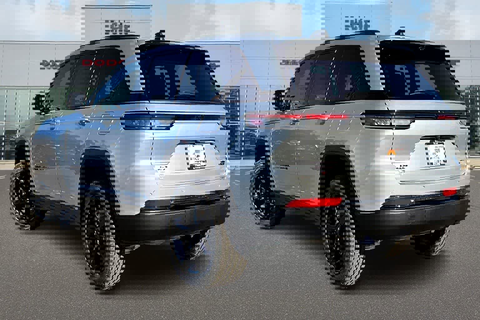 New 2025 Jeep Grand Cherokee Limited w/ Luxury Tech Group II image 4