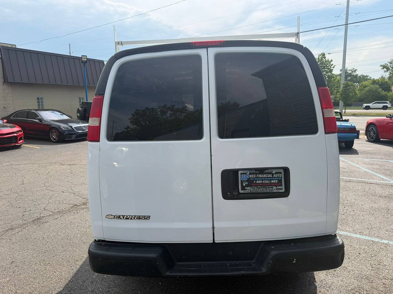 Used 2018 Chevrolet Express 2500 Extended RWD image 13