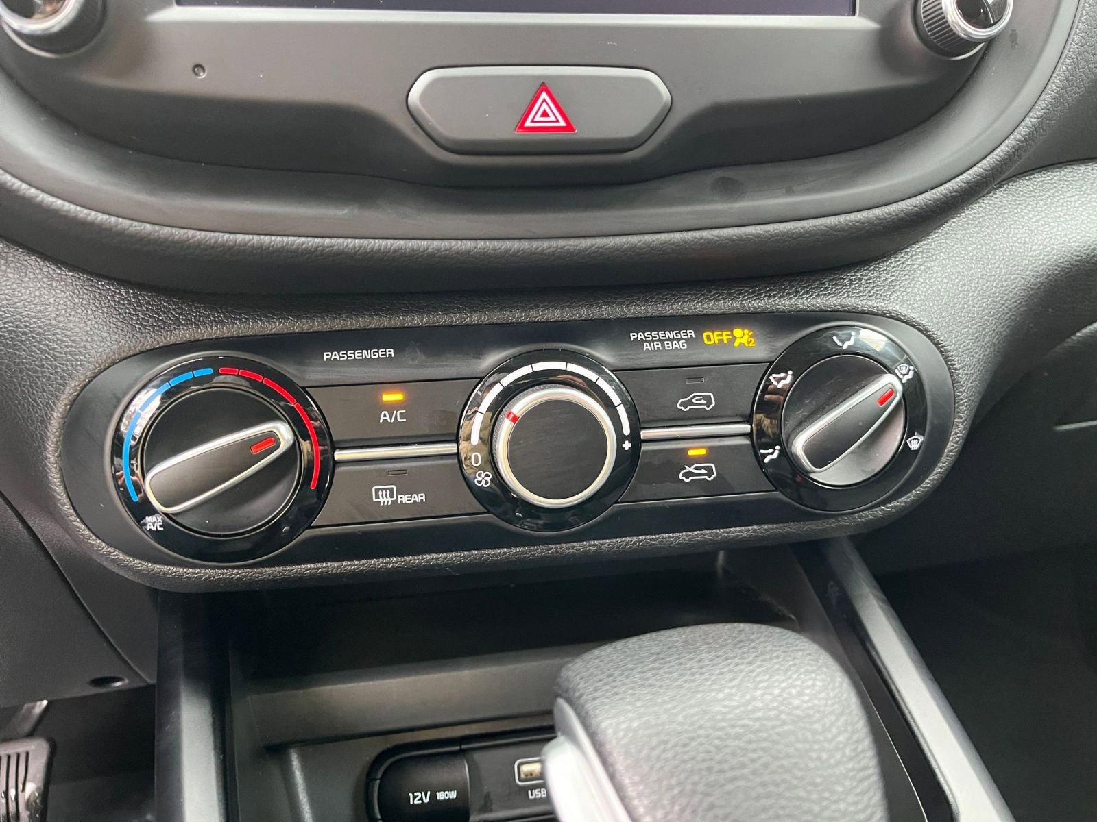 Used 2025 Kia Soul LX w/ LX Technology Package image 23