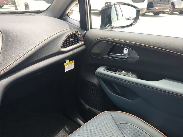 New 2027 Chrysler Pacifica Pinnacle w/ Theater Group AWD/4WD image 20