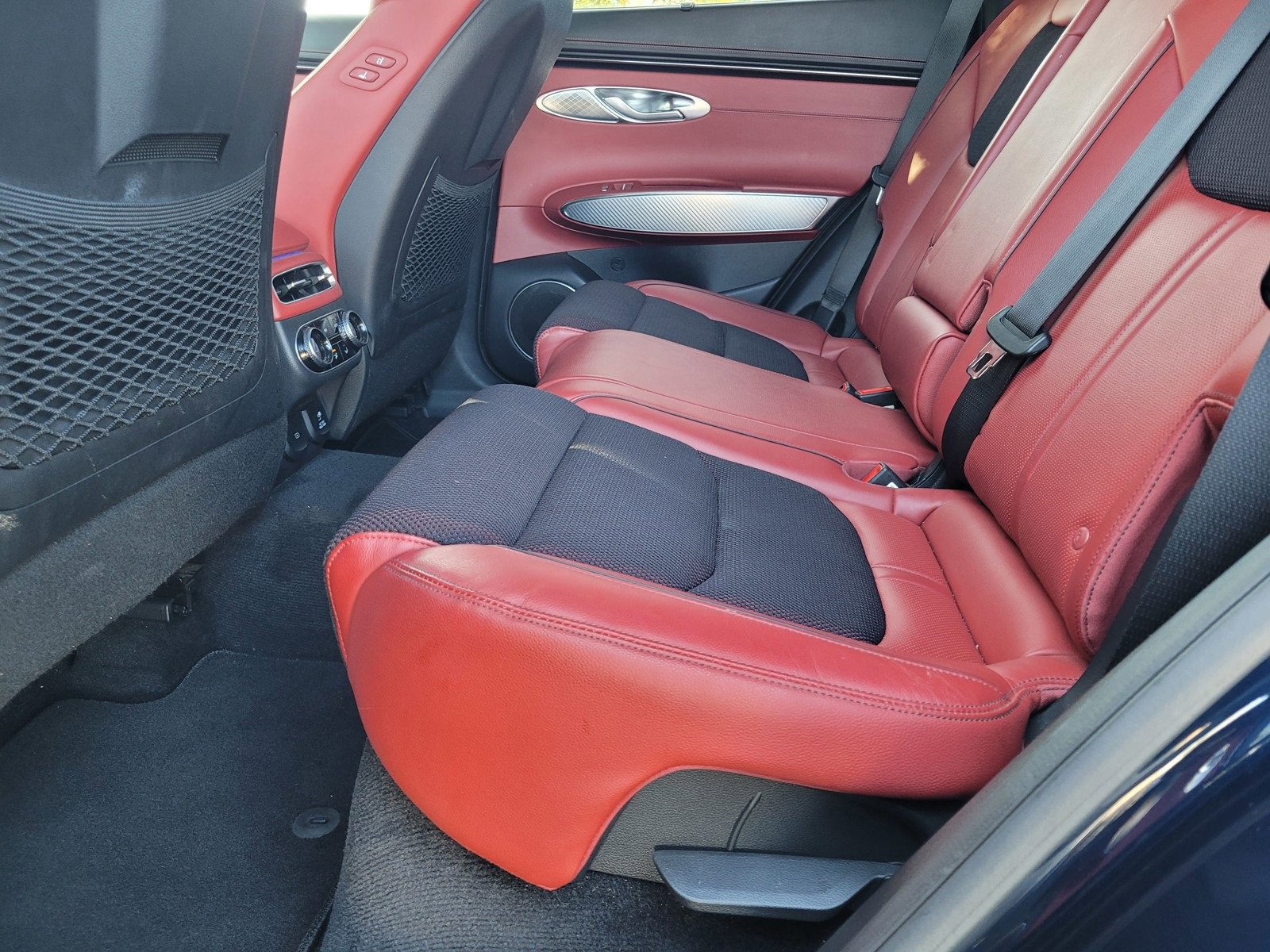 Used 2023 Genesis GV70 2.5T w/ Sport Prestige Package image 9