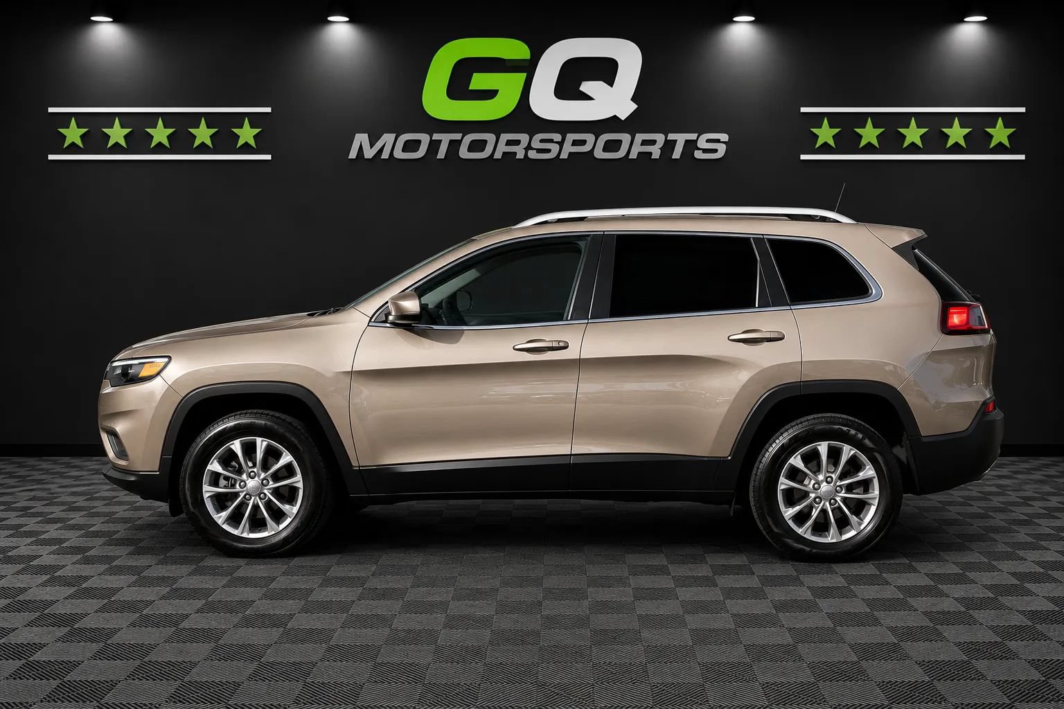 Used 2019 Jeep Cherokee Latitude Plus AWD/4WD image 4
