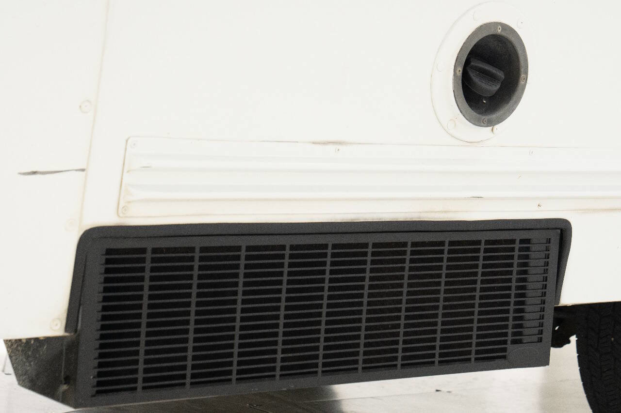 Used 2004 Chevrolet Express 3500 3500 2dr Commercial/Cutaway/Ch w/ School Bus Package image 19