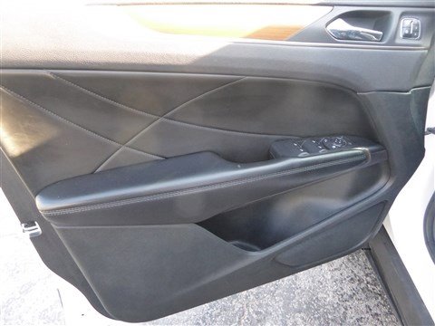 Used 2017 Lincoln MKC Reserve w/ Lincoln MKC Climate Package image 10