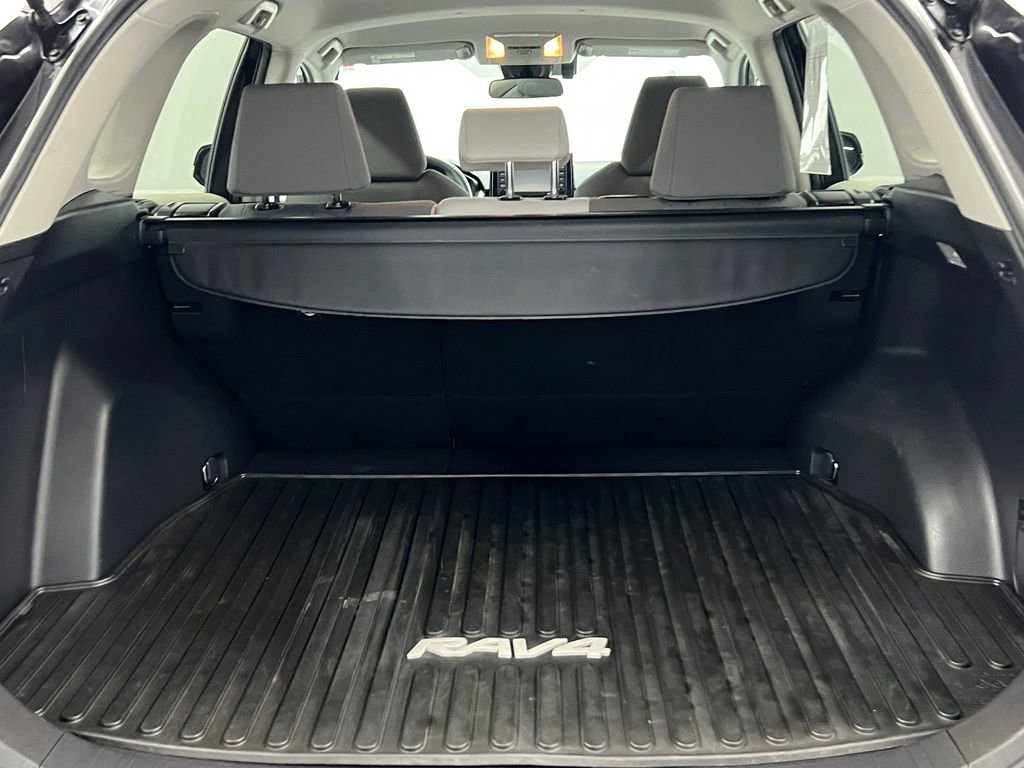 Used 2020 Toyota RAV4 XLE w/ XLE Grade Weather Package AWD/4WD image 20