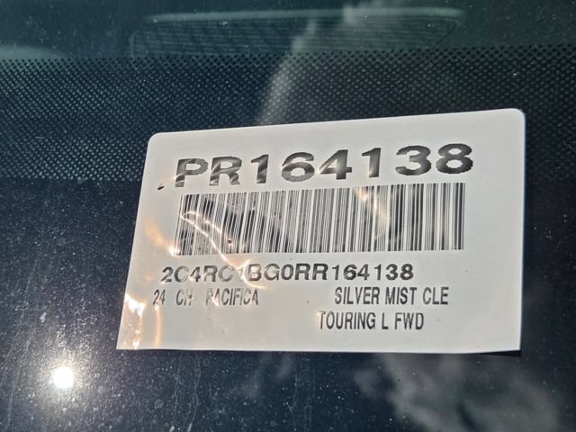 Used 2024 Chrysler Pacifica Touring-L FWD image 13