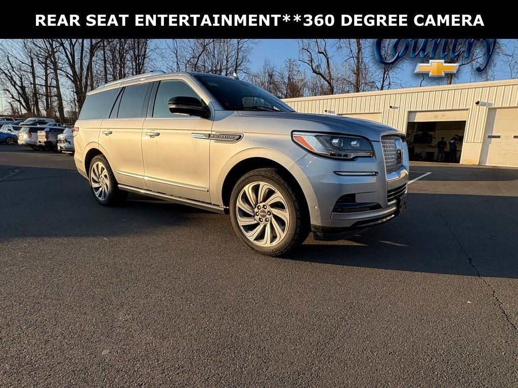 Used 2022 Lincoln Navigator Reserve image 1
