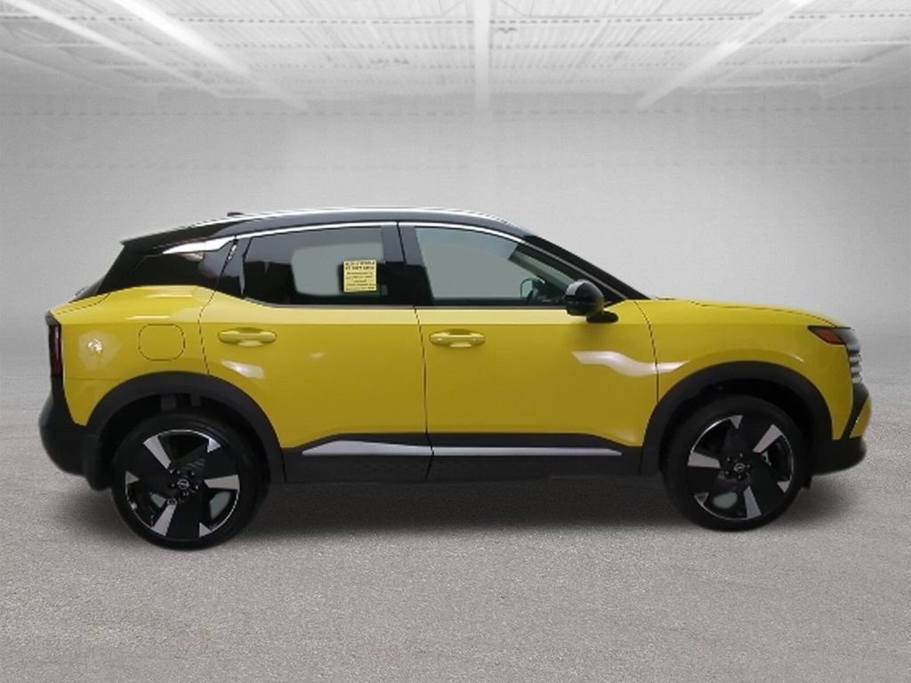 Used 2025 Nissan Kicks SR FWD image 6