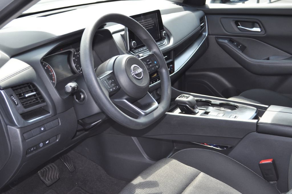 Used 2024 Nissan Rogue SV image 5
