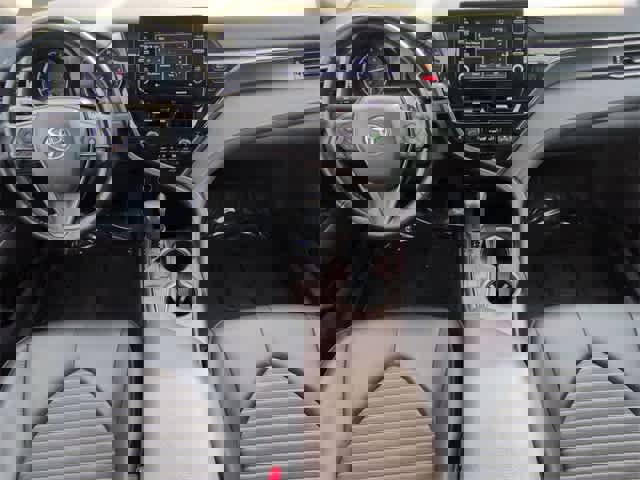 Used 2023 Toyota Camry SE image 16