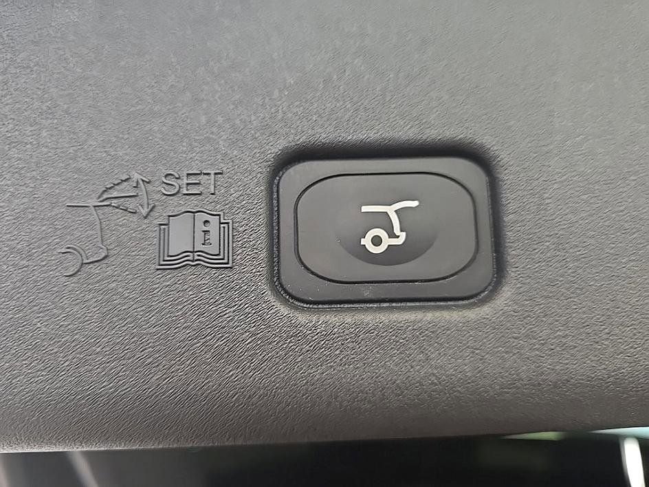 Used 2025 Lincoln Nautilus Reserve image 33