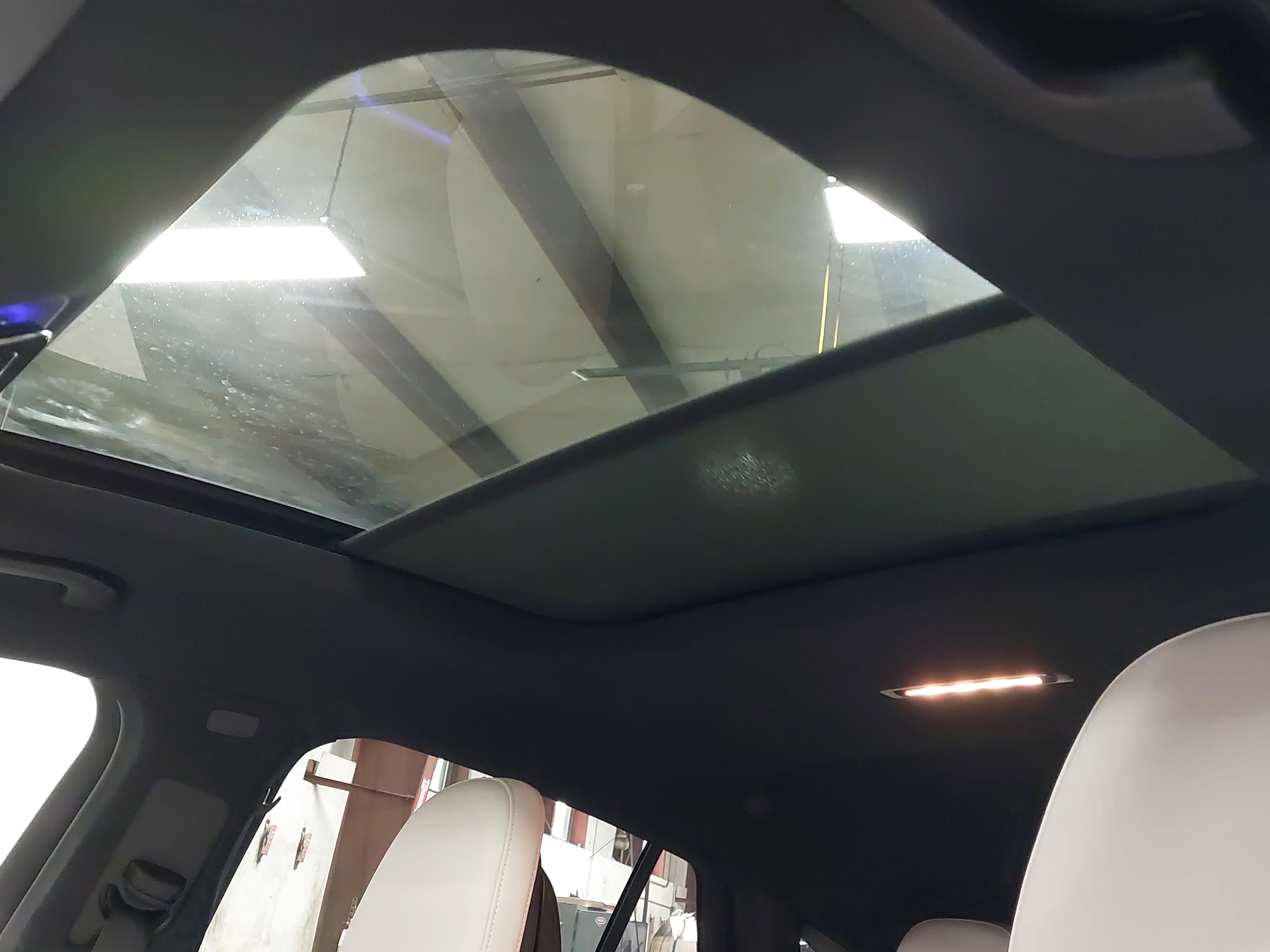 Used 2025 Mercedes-Benz GLC 300 4MATIC image 30