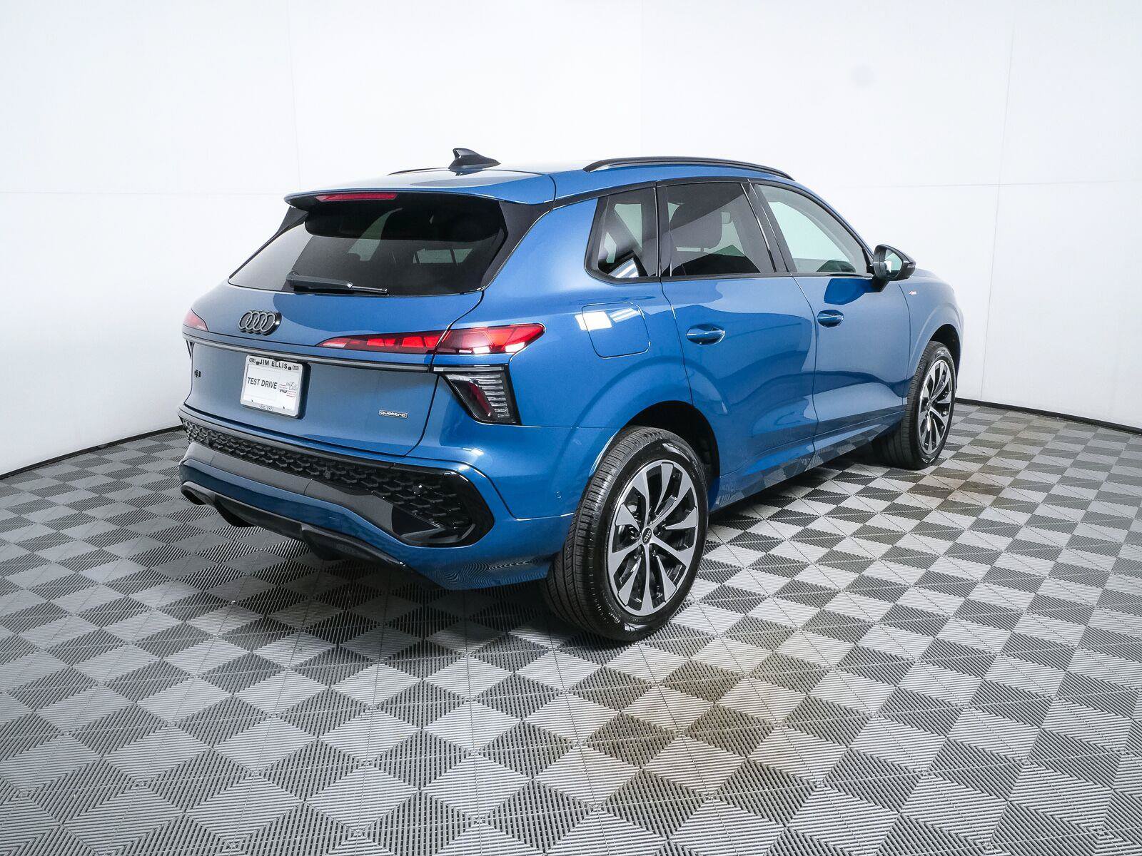 New 2026 Audi Q3 quattro 2.0T AWD/4WD image 3