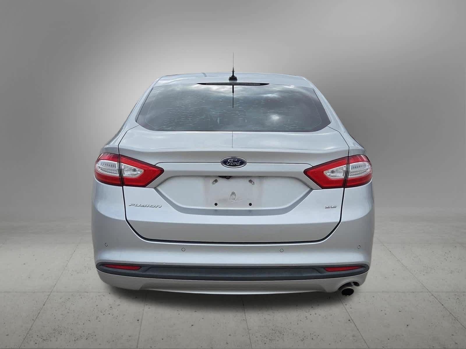Used 2016 Ford Fusion SE FWD image 5