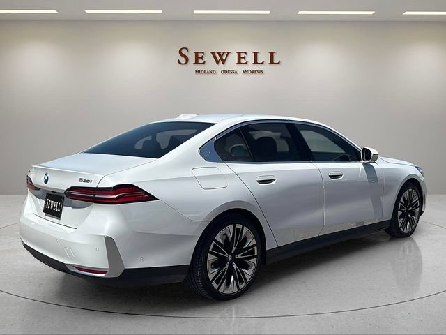 Used 2025 BMW 530i xDrive w/ Premium Package AWD/4WD image 5