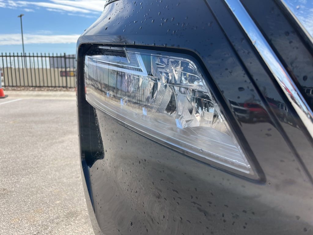 Used 2023 Nissan Rogue SV image 13