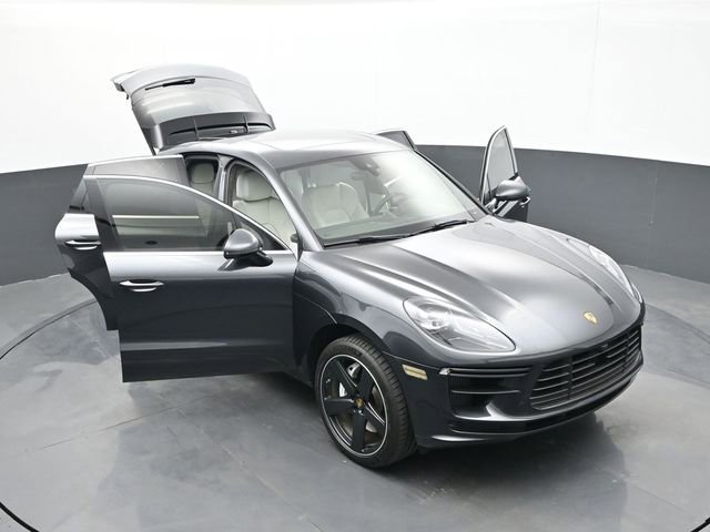 Certified 2021 Porsche Macan Turbo AWD/4WD image 32