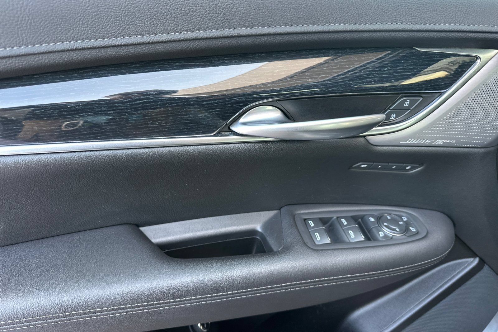 Used 2025 Cadillac XT5 Premium Luxury AWD/4WD image 12