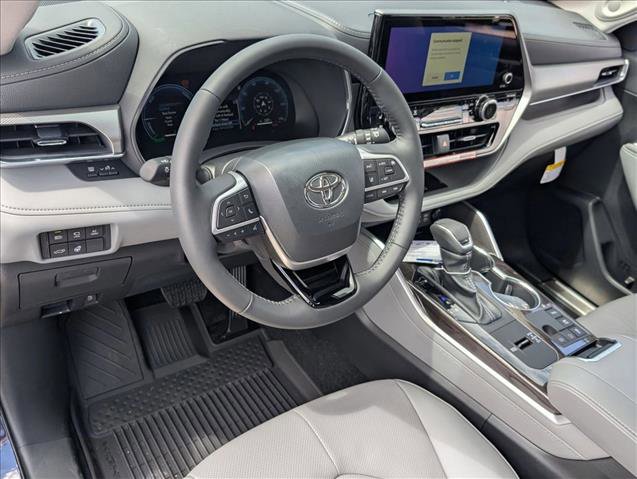 New 2026 Toyota Highlander Platinum AWD/4WD image 3