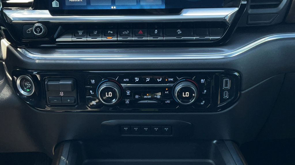 Used 2024 Chevrolet Silverado 2500 High Country w/ High Country Premium Package AWD/4WD image 21