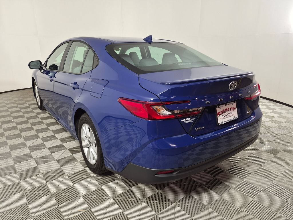 Used 2025 Toyota Camry LE FWD image 5
