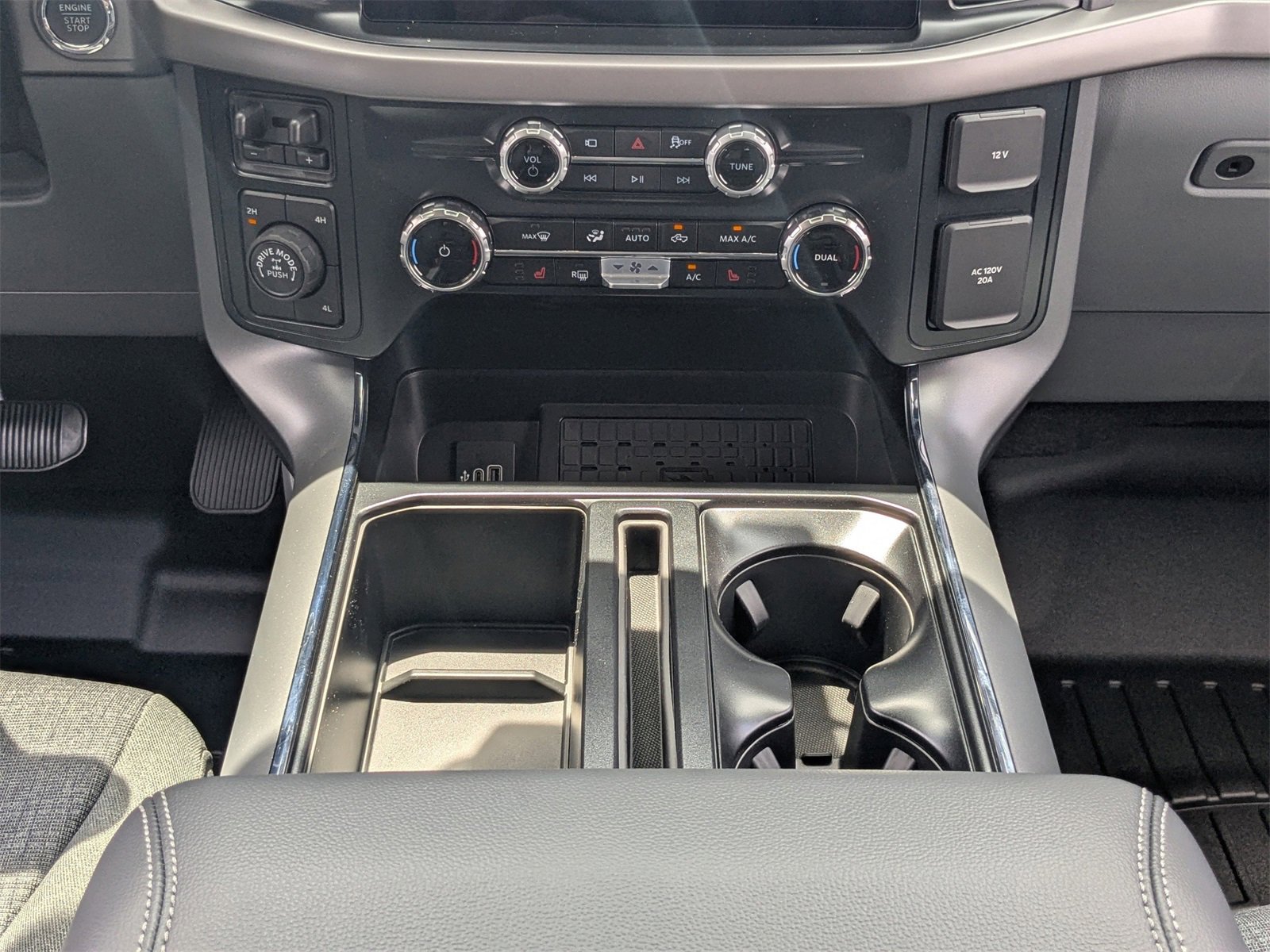 New 2025 Ford F150 XLT w/ Equipment Group 303A High image 18