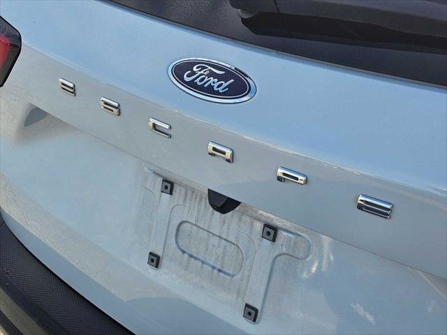Used 2025 Ford Escape ST-Line Select AWD/4WD image 13