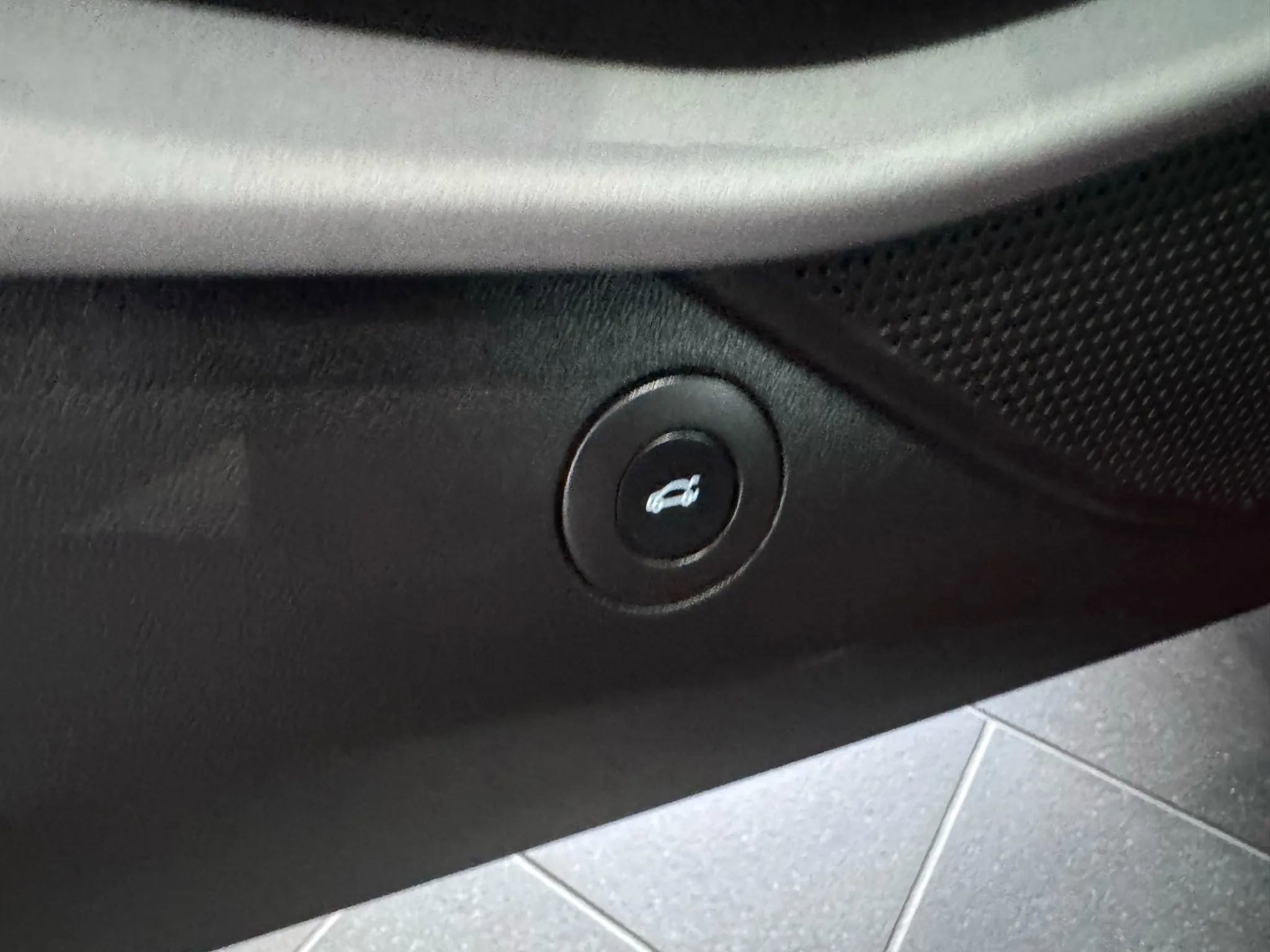 Used 2021 Chevrolet Camaro LT w/ Technology Package image 23
