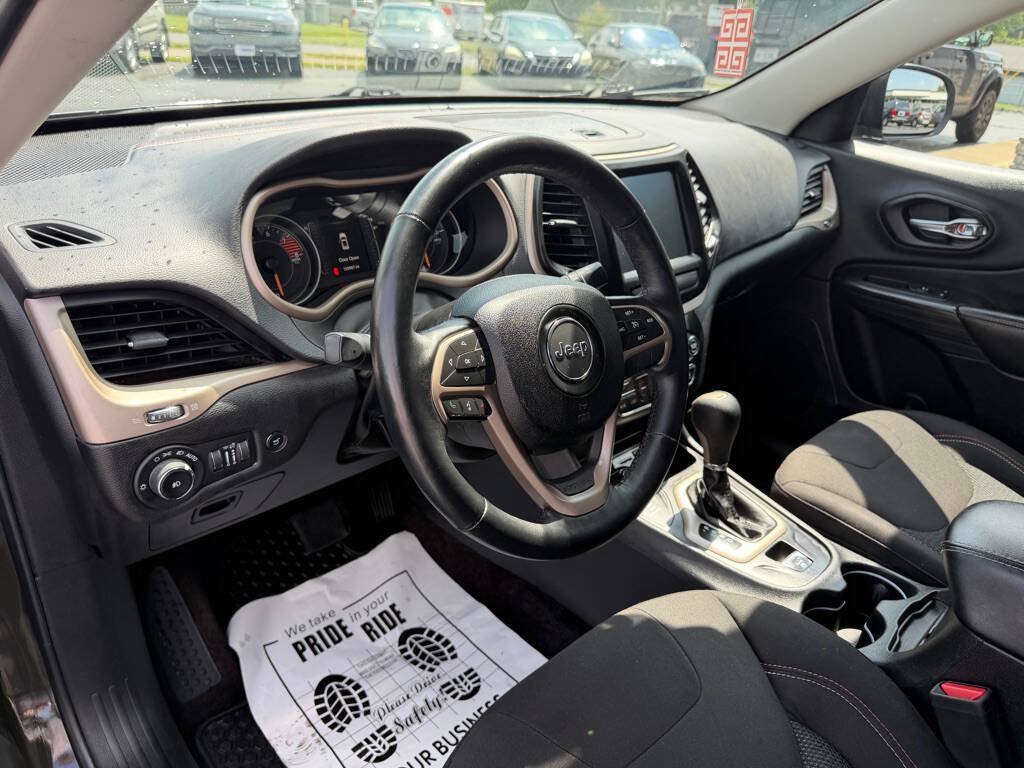 Used 2017 Jeep Cherokee 75th Anniversary AWD/4WD image 14