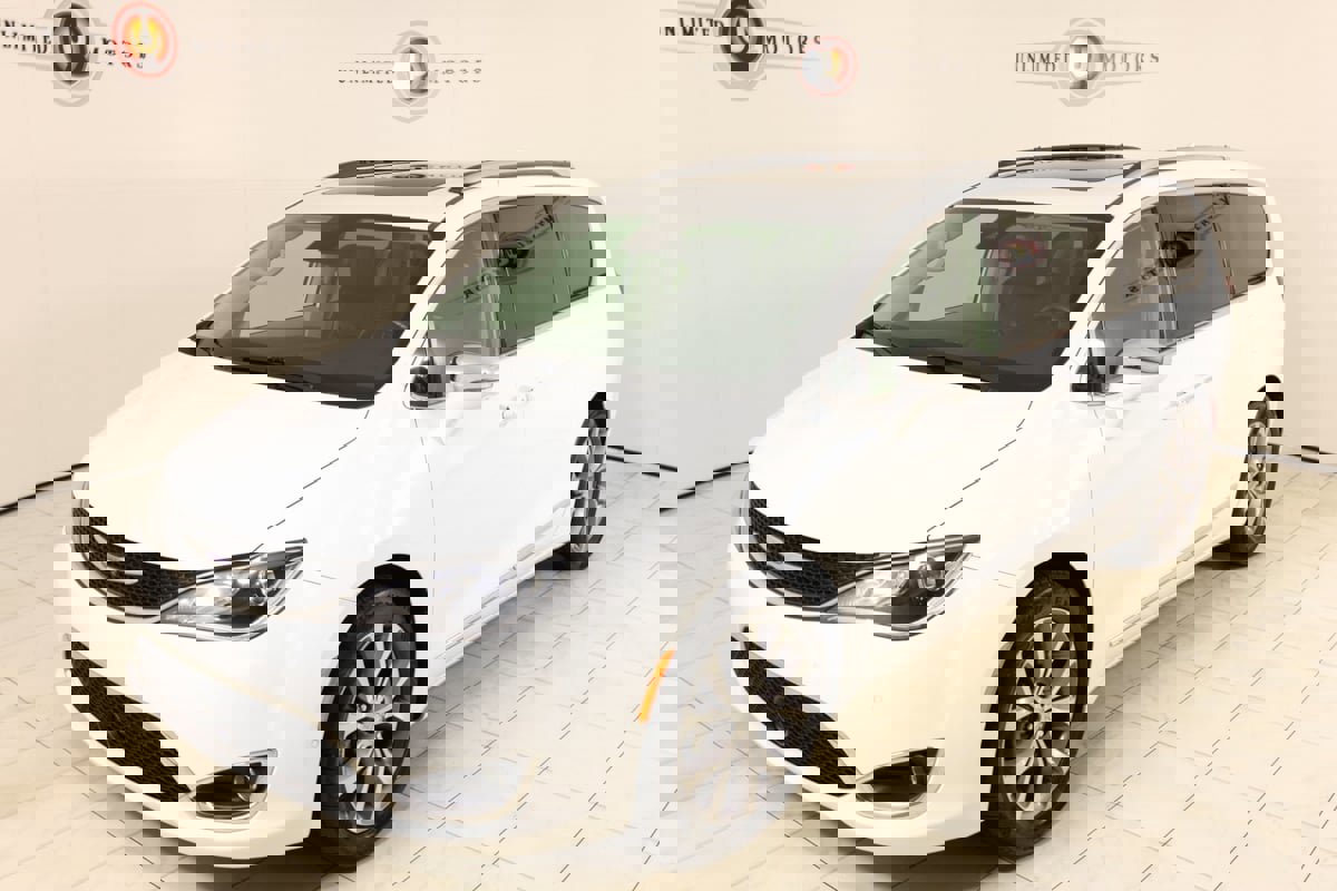 Used 2019 Chrysler Pacifica Limited w/ Tire & Wheel Group image 35