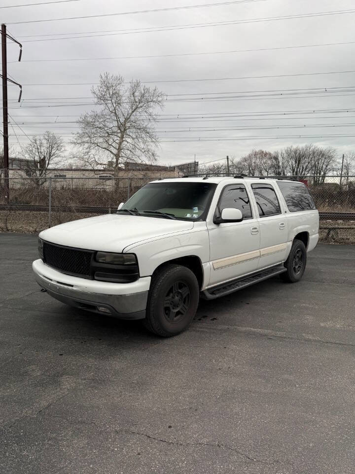 Used 2004 Chevrolet Suburban LT w/ Preferred Equipment Group image 2