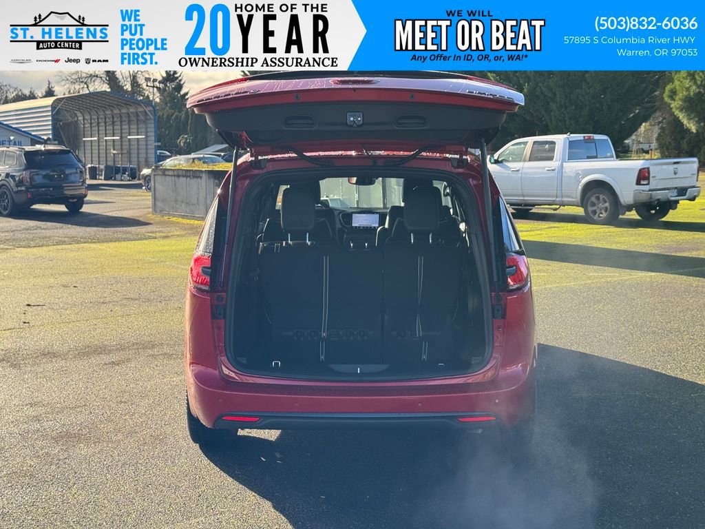 New 2026 Chrysler Pacifica Limited image 7