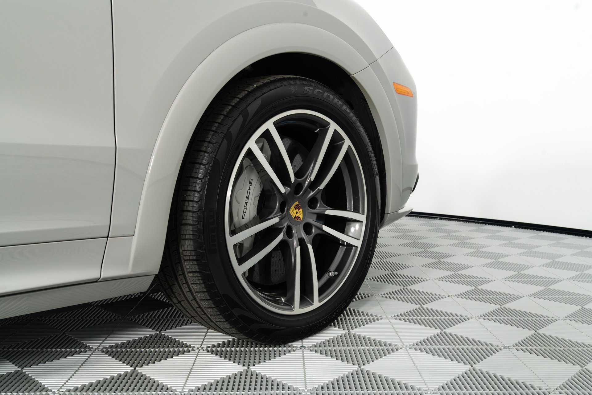 Used 2022 Porsche Cayenne Turbo AWD/4WD image 47
